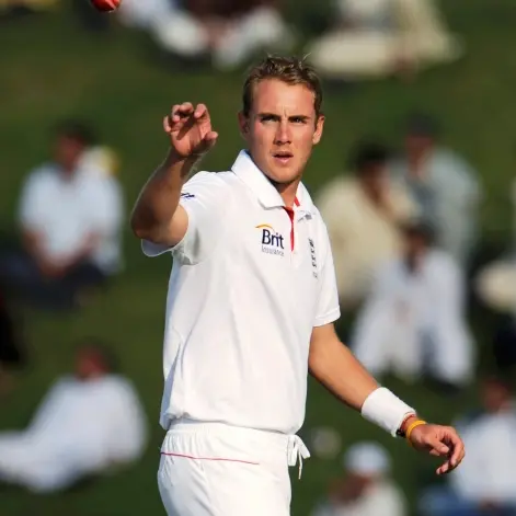 Cricket: Broad, Swann put England in charge