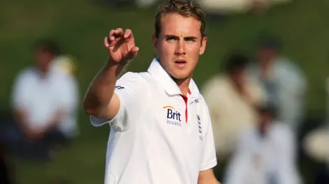 Cricket: Broad, Swann put England in charge
