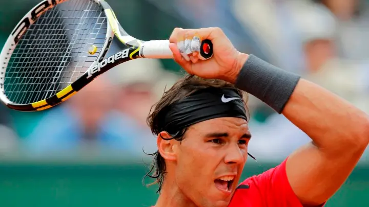 Tennis: Murray battles, Nadal eases through in France