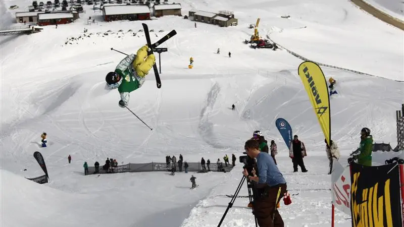 Flurry of events on local slopes