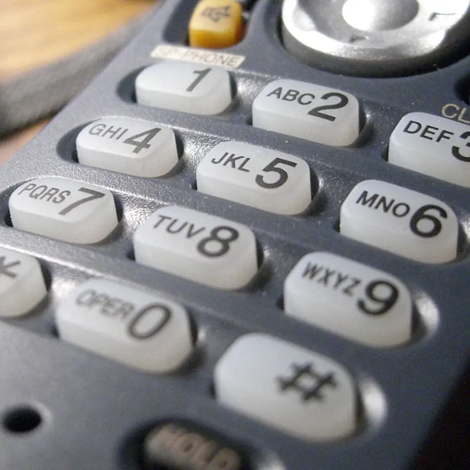 Cellphone use pips landlines