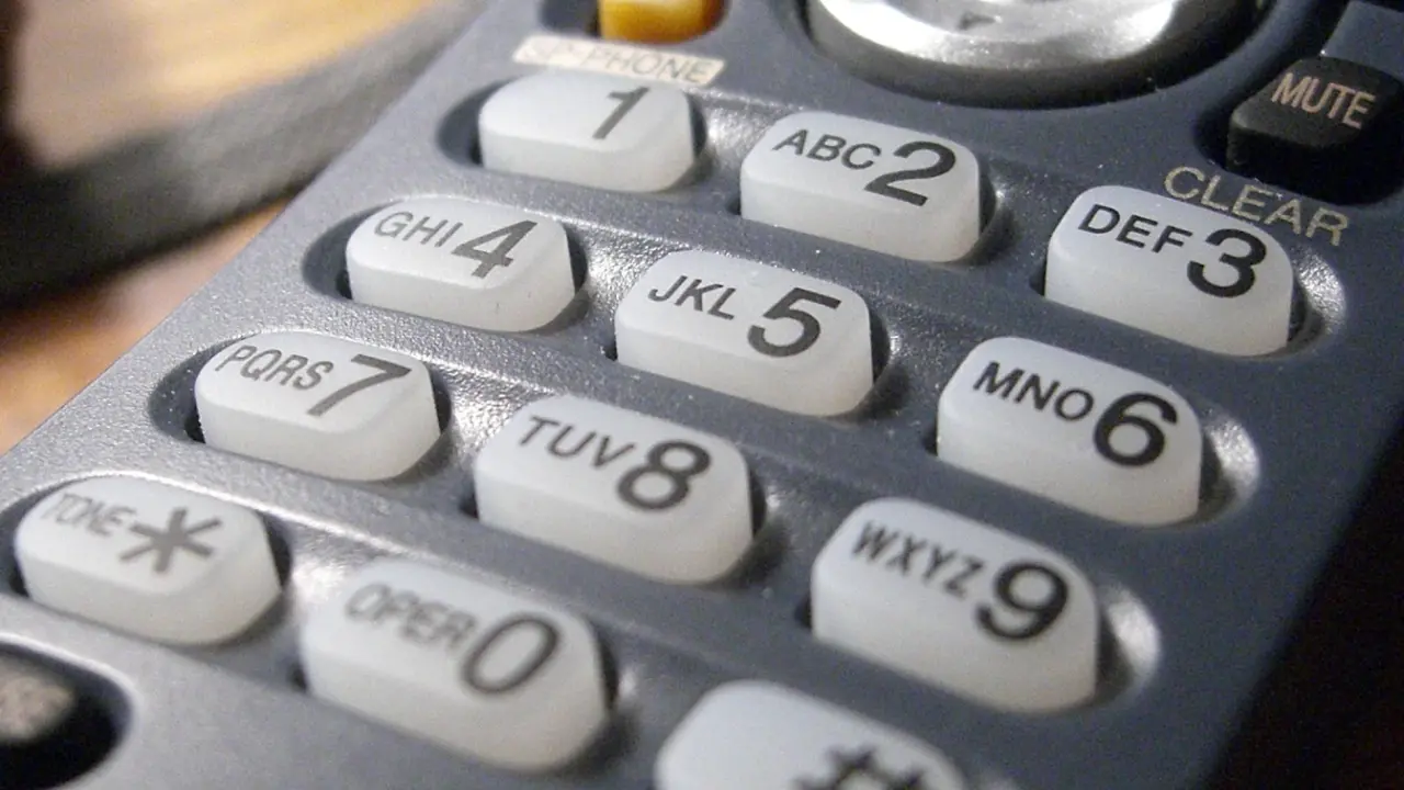 Cellphone use pips landlines