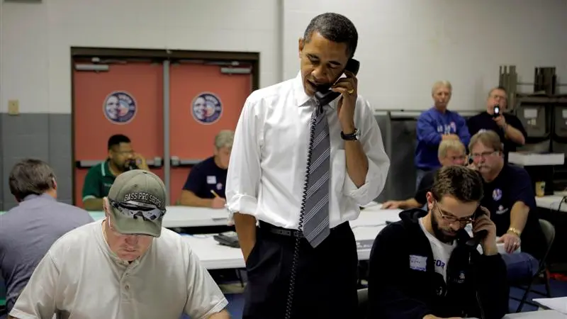 Obama and McCain keep campaigning as votes cast