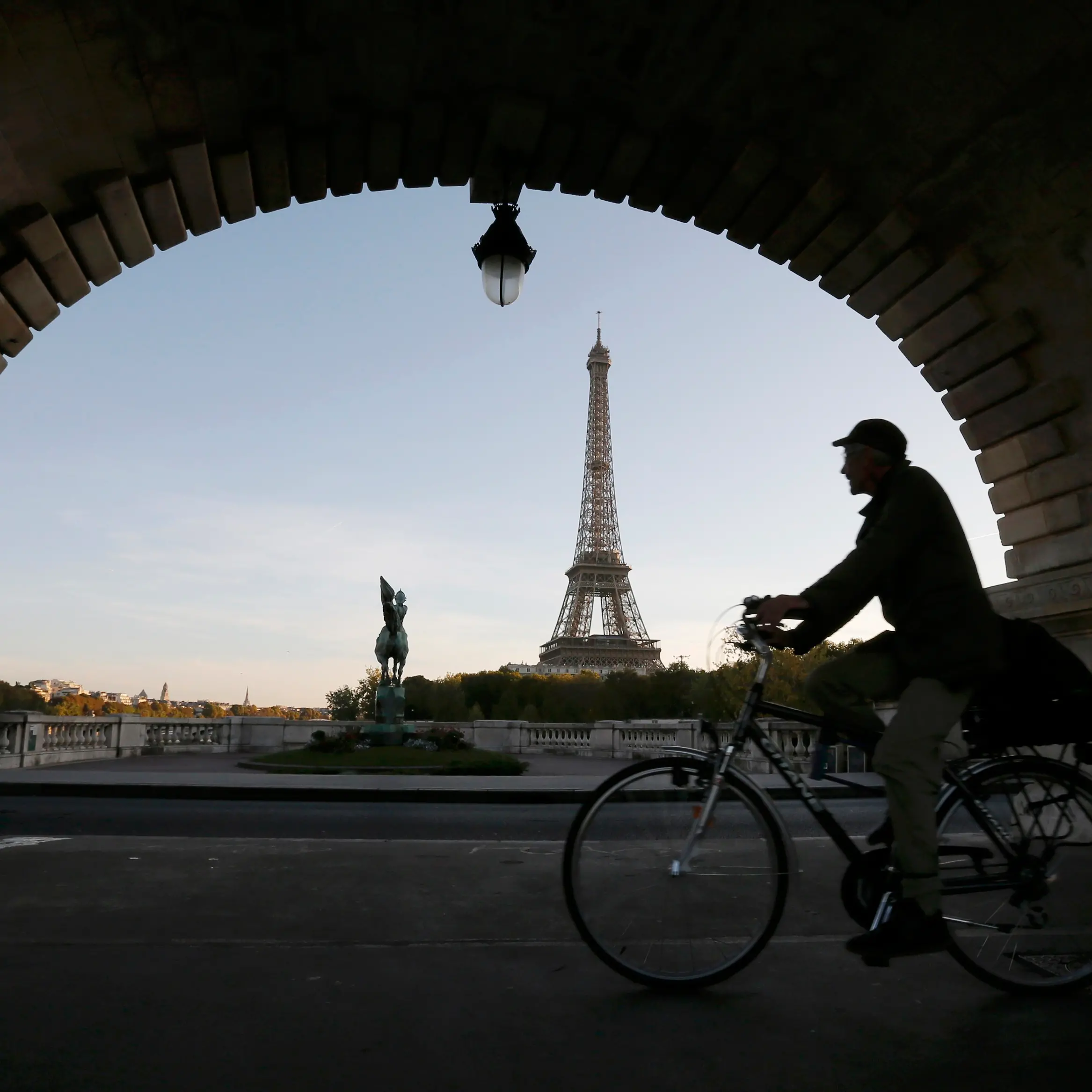 Chinese tourists scared after Paris muggings