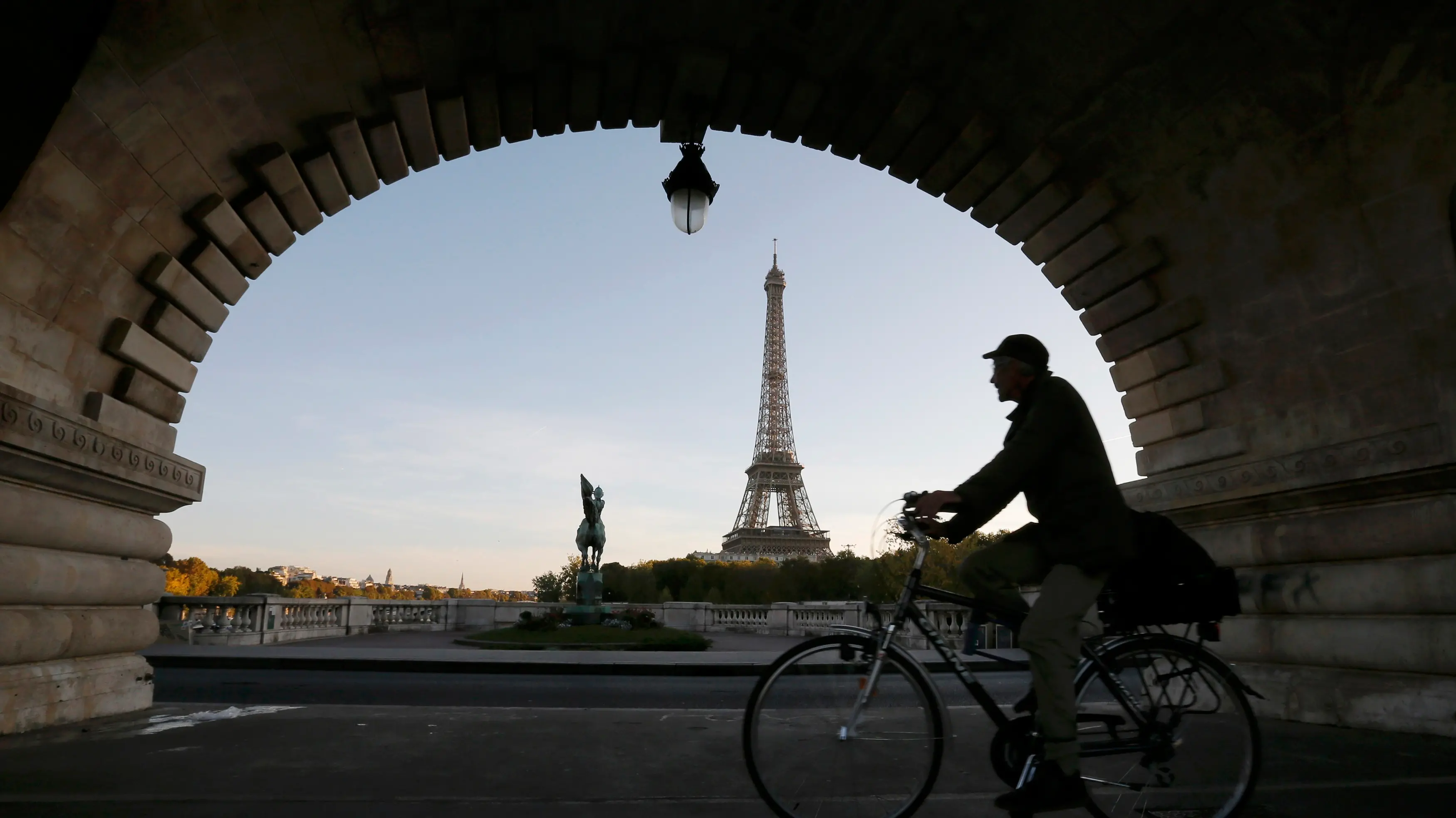 Chinese tourists scared after Paris muggings