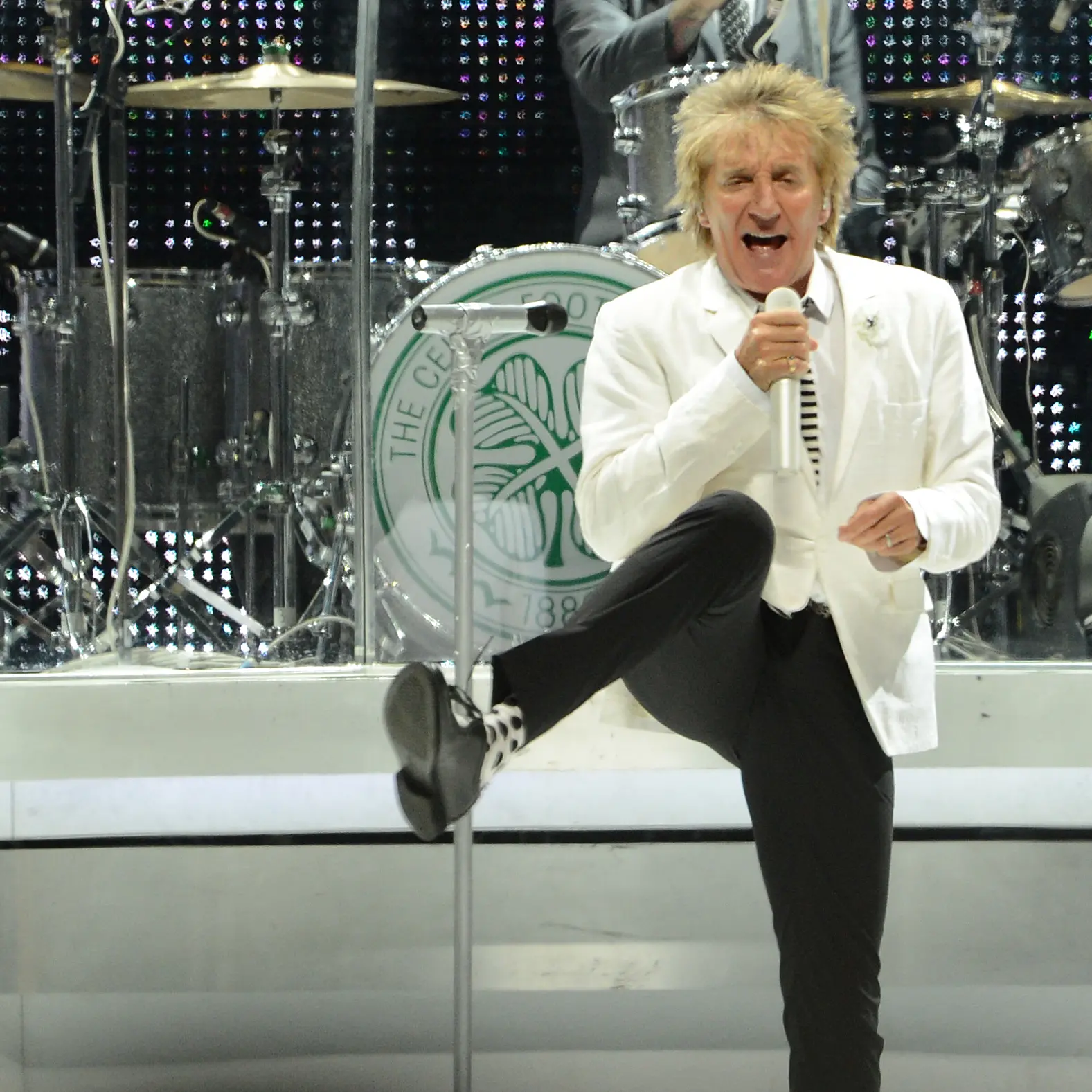 Apology over Rod Stewart ticket mix-up