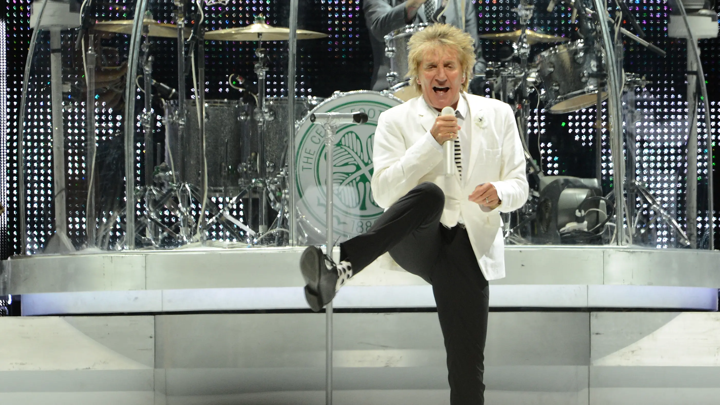 Apology over Rod Stewart ticket mix-up