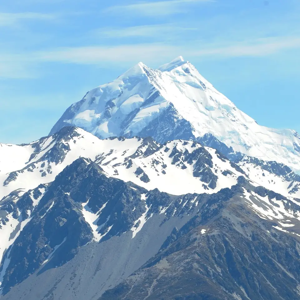 First skiers descend dangerous face of Aoraki