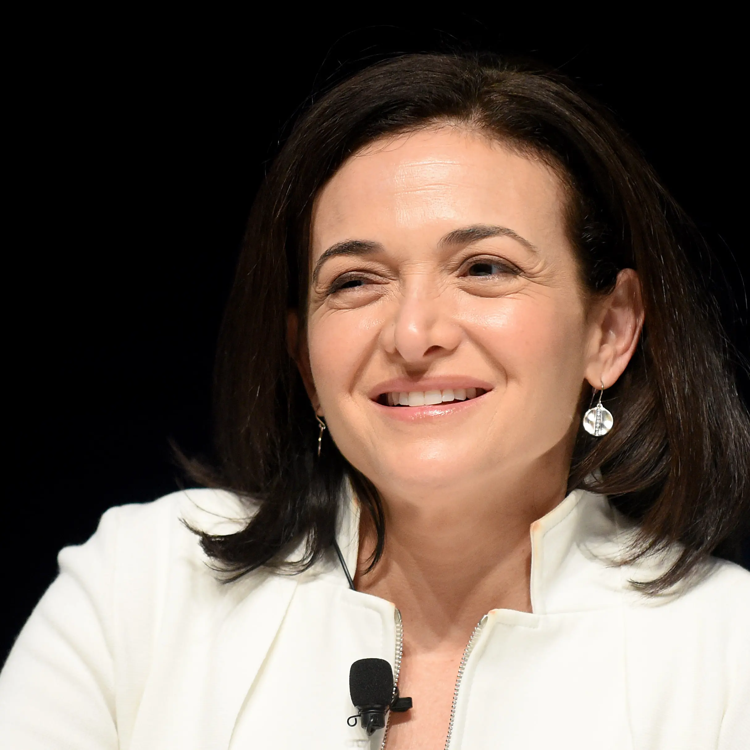 Facebook plans digital training hubs in Europe