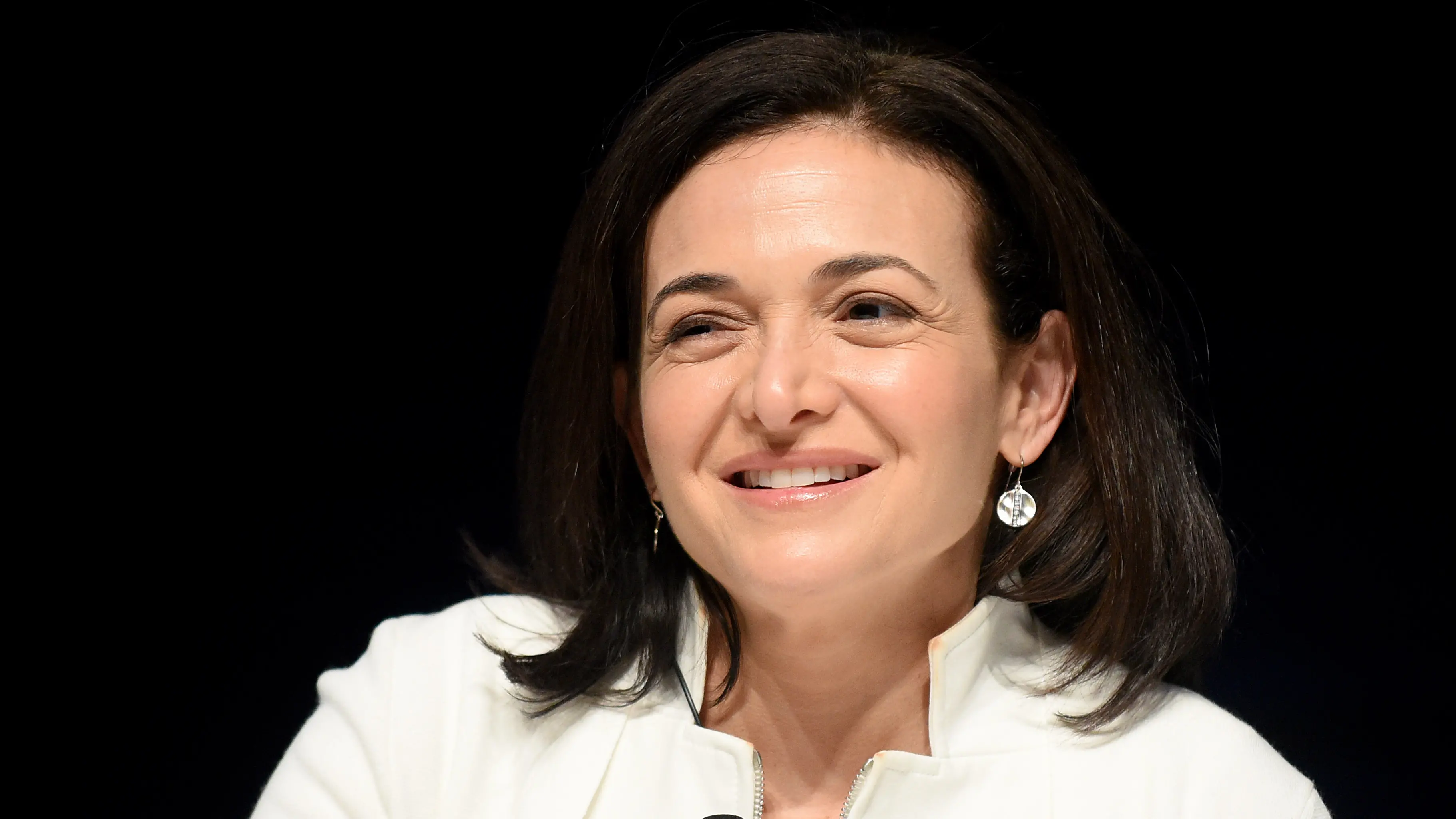 Facebook plans digital training hubs in Europe