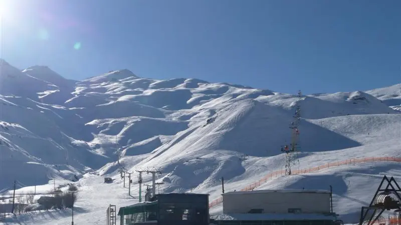Otago lads go skiing in Iran