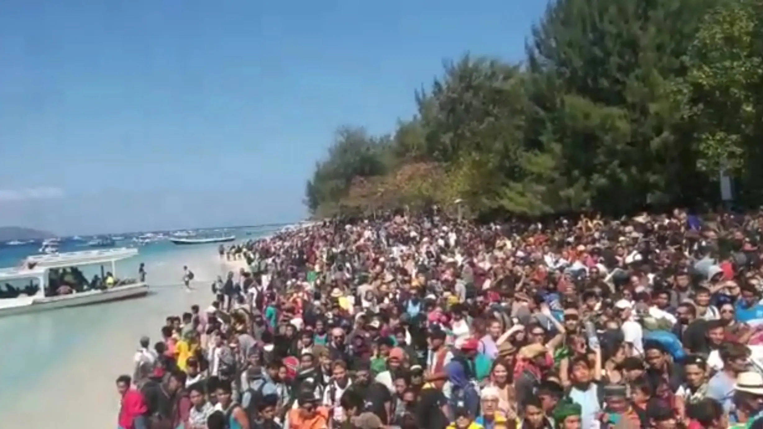Rattled tourists flee Lombok