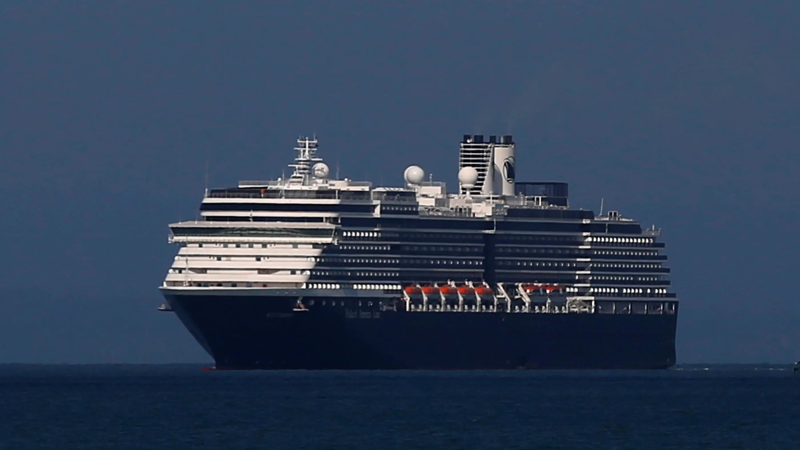 Coronavirus: Scramble to track Cambodia cruise tourists