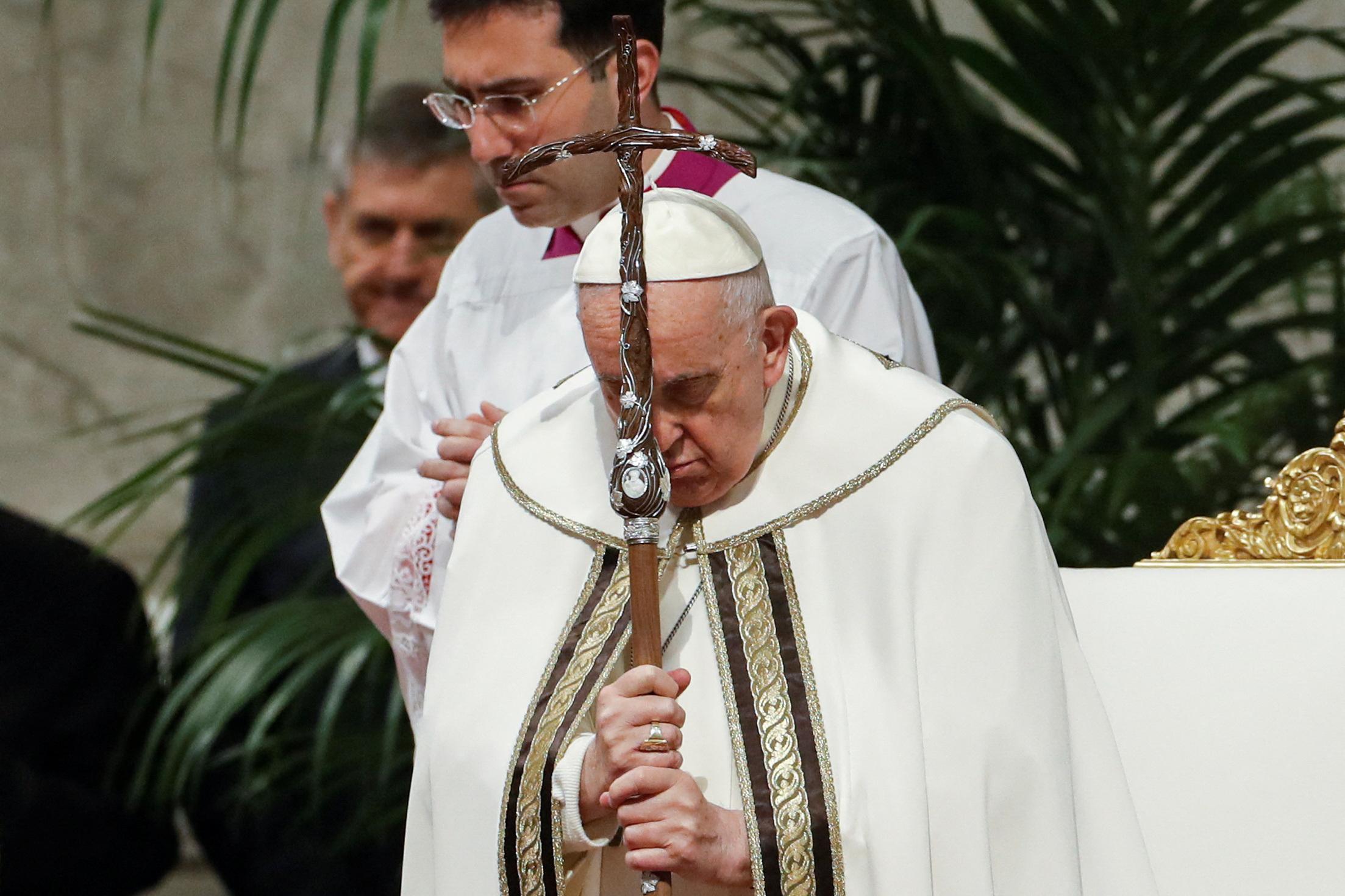 Recovered Pope urges unity, visits prison