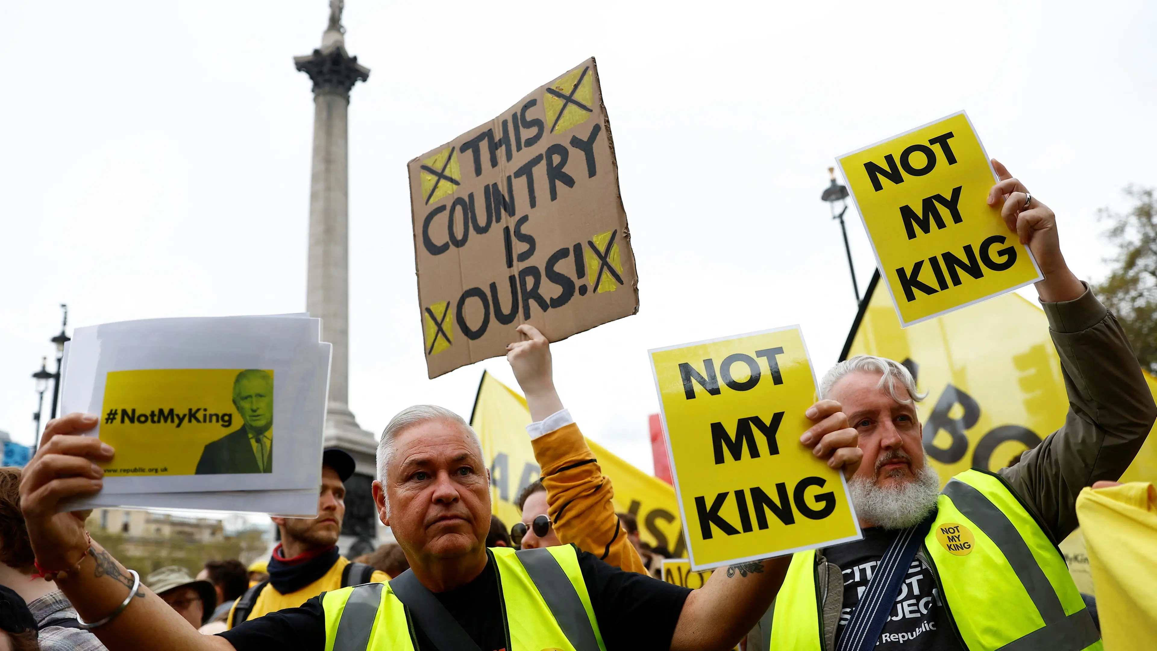 Police arrest anti-monarchy protesters before coronation