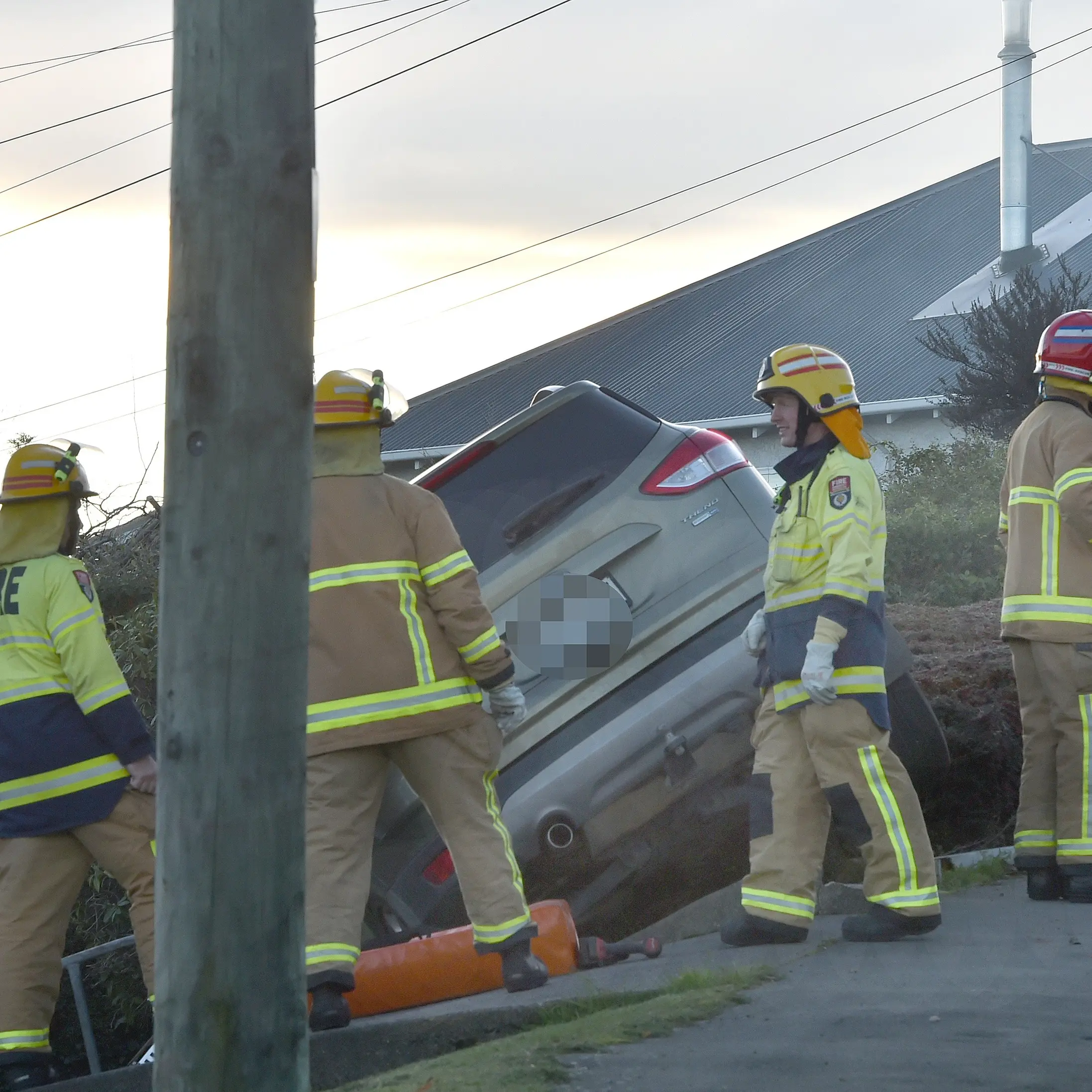 Driver blinded by sun crashes in Roslyn
