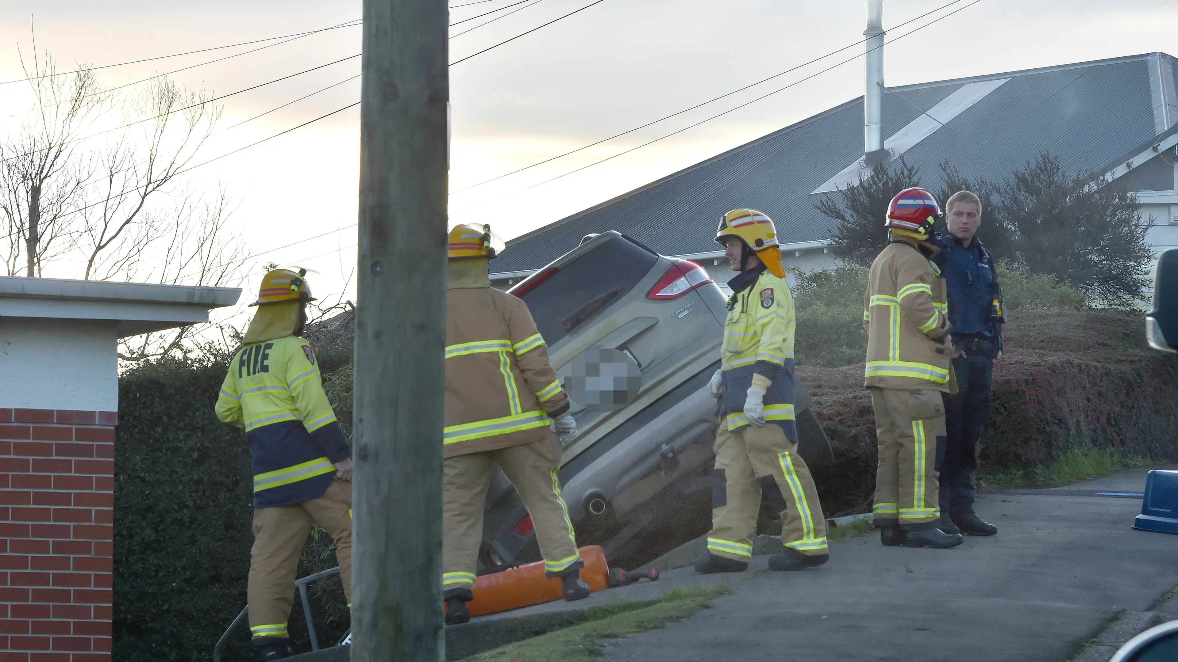 Driver blinded by sun crashes in Roslyn