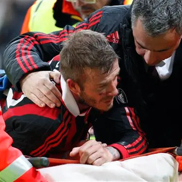Football: Beckham tears Achilles tendon