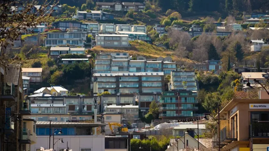 Average home value now more than $920k