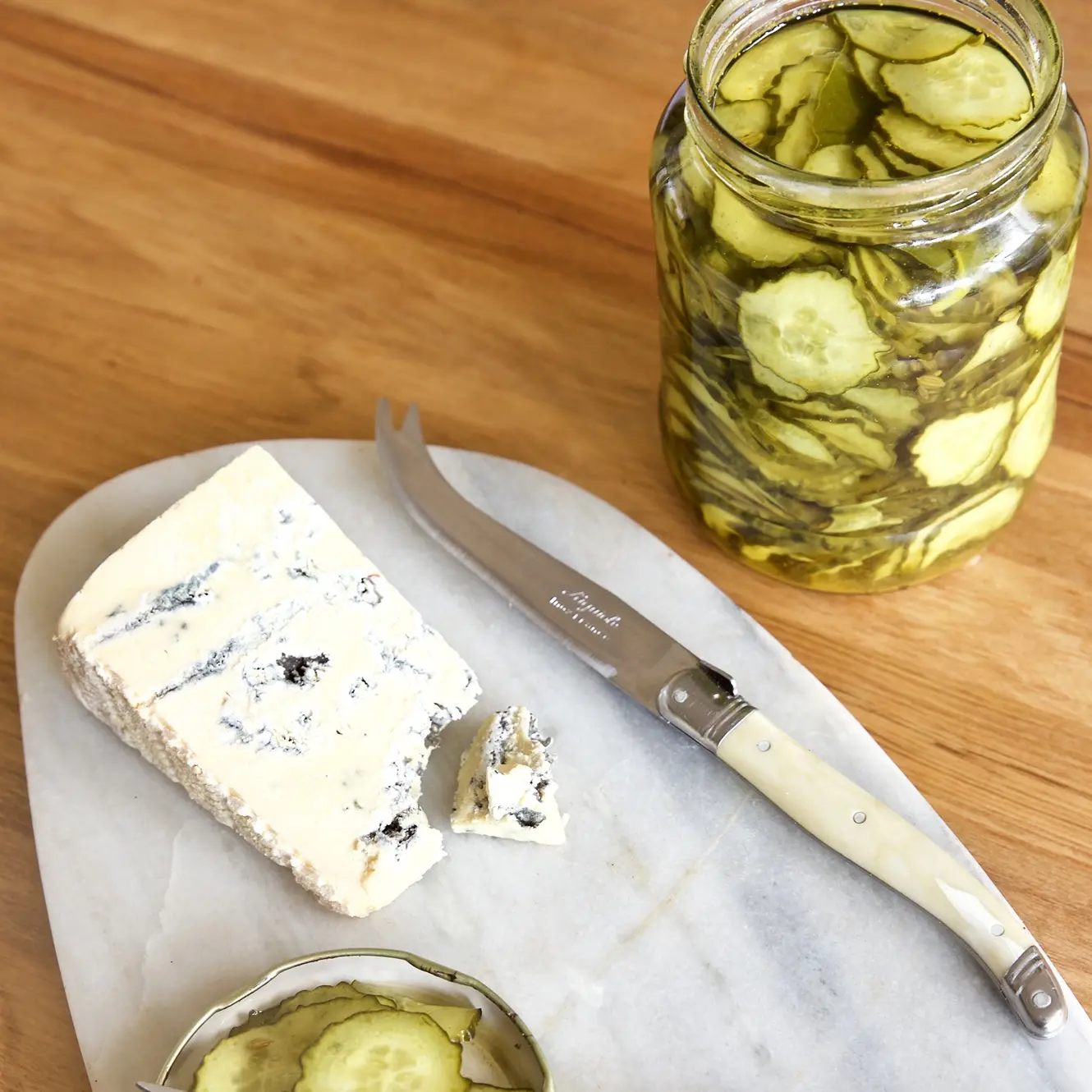 Quick, crunchy pickled cucumbers