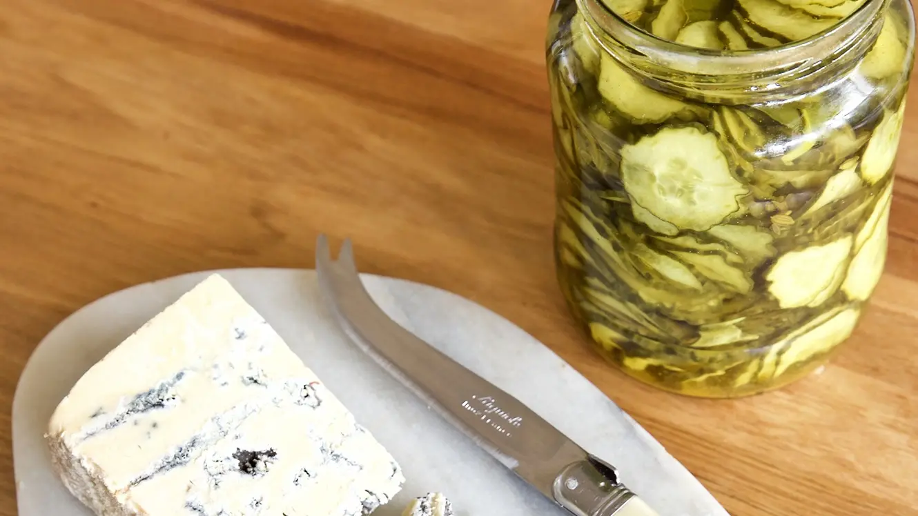 Quick, crunchy pickled cucumbers