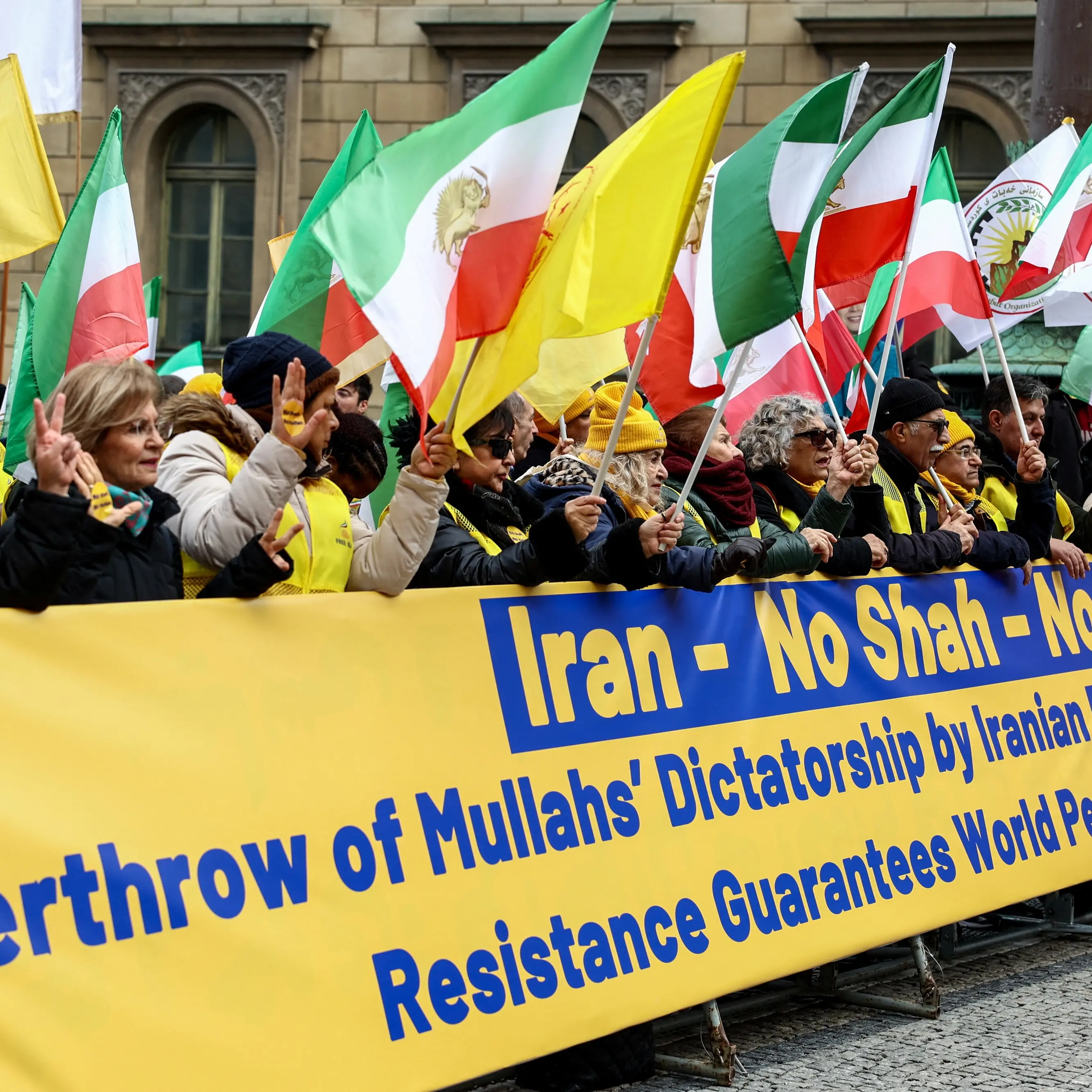 US military pressure builds against Iran