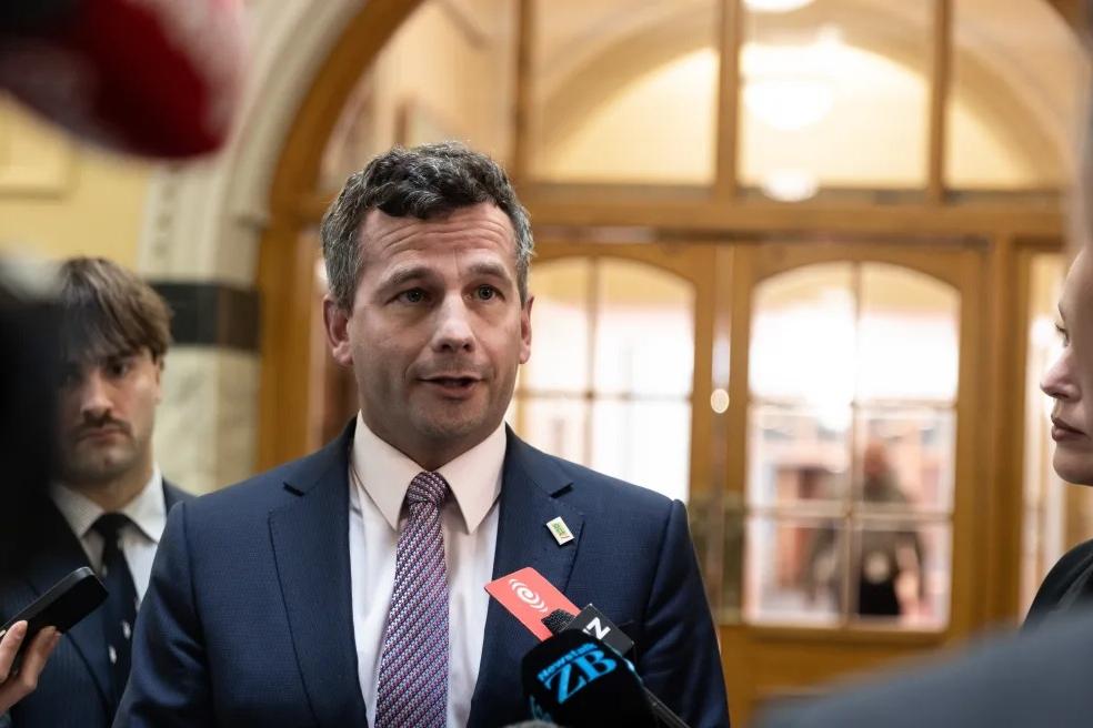 'Get woke, go broke': Seymour calls for govt to sell Air NZ shares