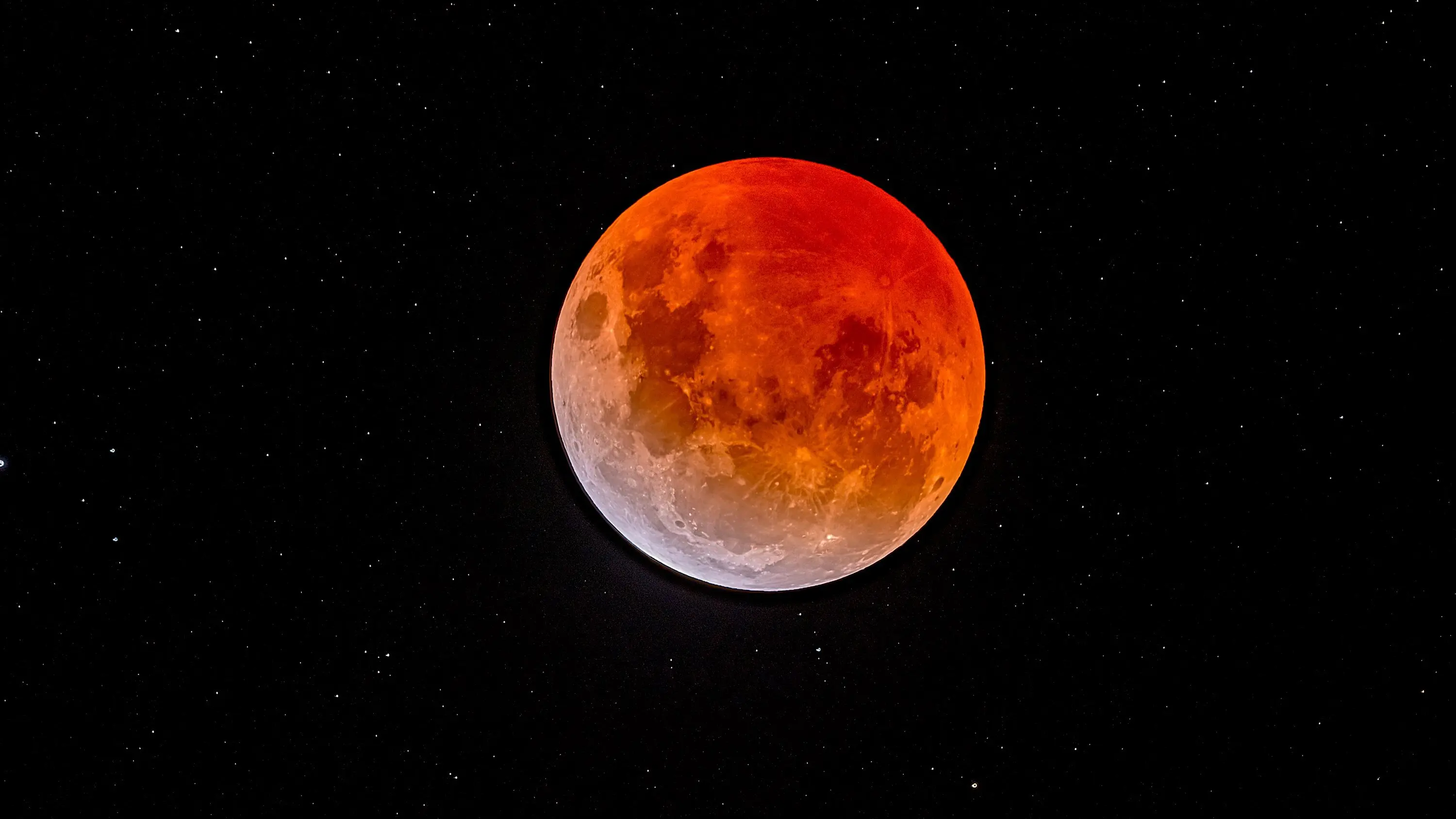Lunar eclipse perfectly placed