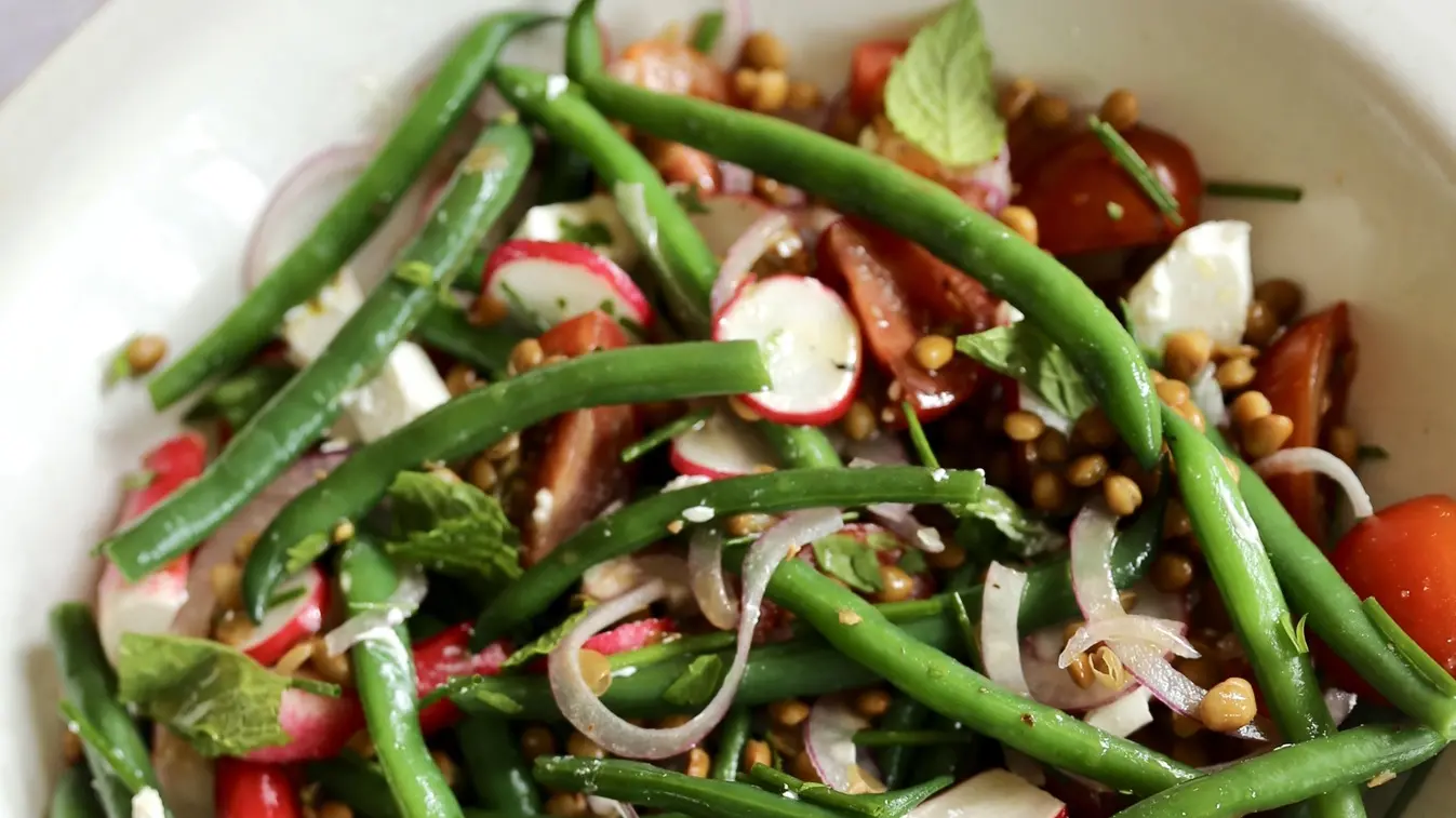 Tomato, green bean and lentil salad