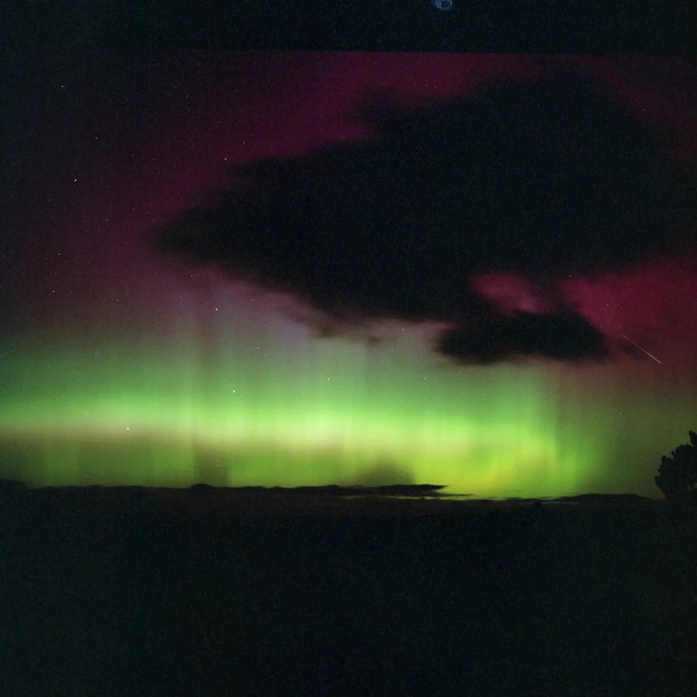 Two visions of the same aurora