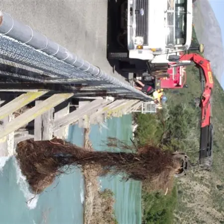 Bridge debris proving hard to extract