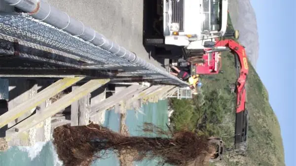 Bridge debris proving hard to extract