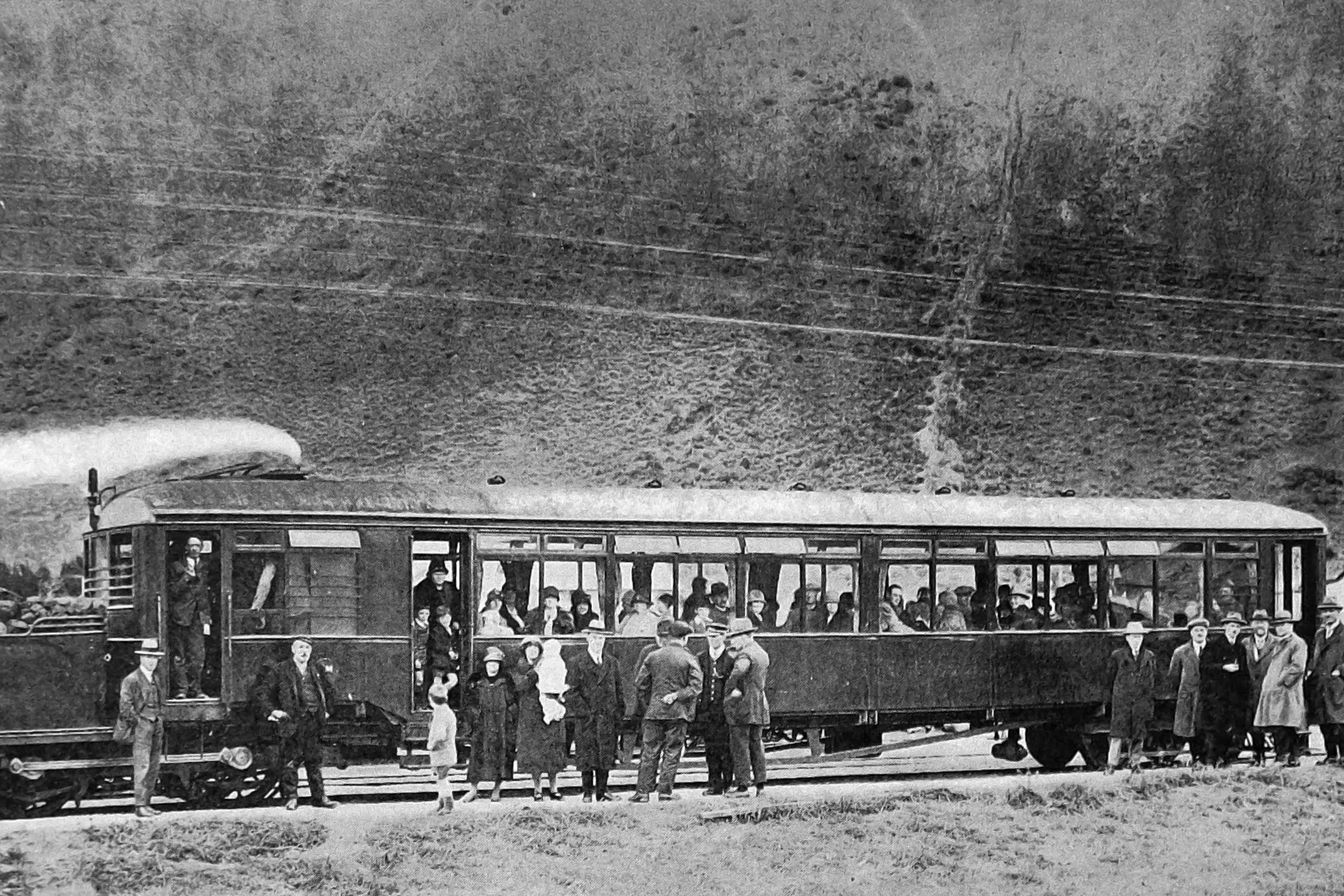 The new Clayton steam-powered passenger railcar arrives at Kurow. Photo: Otago Witness, issue 3778, August 10 1926, page 41