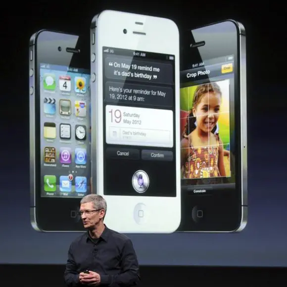 Poor launch; Apple shares hit