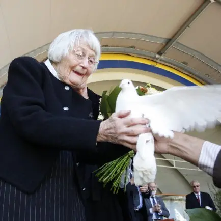 Hubbard generosity recalled at service
