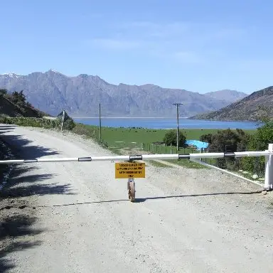 Reminder station legally controlling road