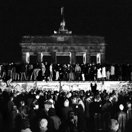1989: Euphoria as Berlin Wall crumbles