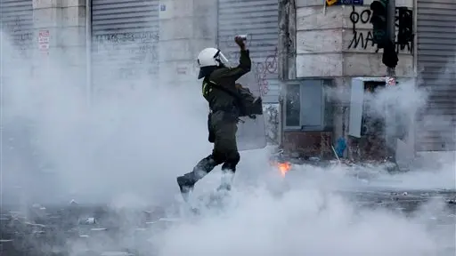 Death in Greek riots, Govt faces dissent
