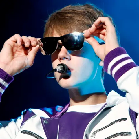 Bieber denies baby allegations