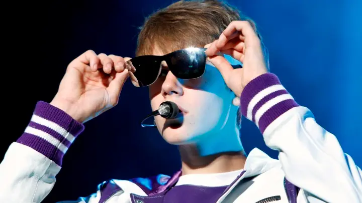 Bieber denies baby allegations