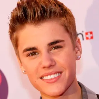 Bieber draws Belfast fans to awards