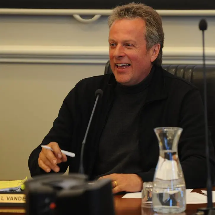 Cull steps in over 'unseemly' council spats