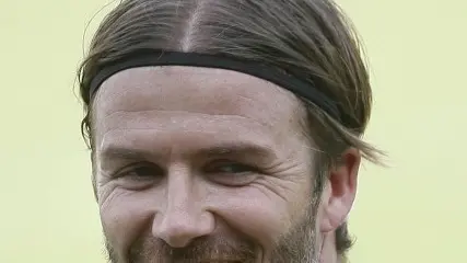 Football: Beckham cheers up Melbourne's sick kids