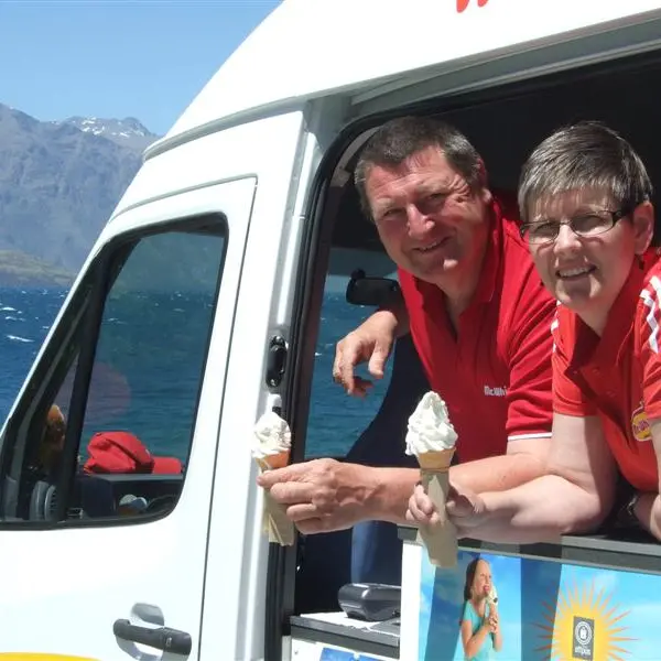 Delivering ice-creams as a team