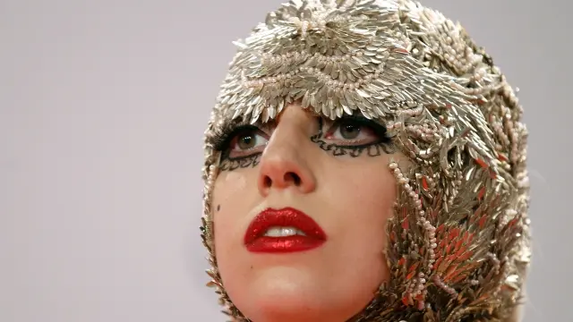 Gaga gives naughty Christmas gig