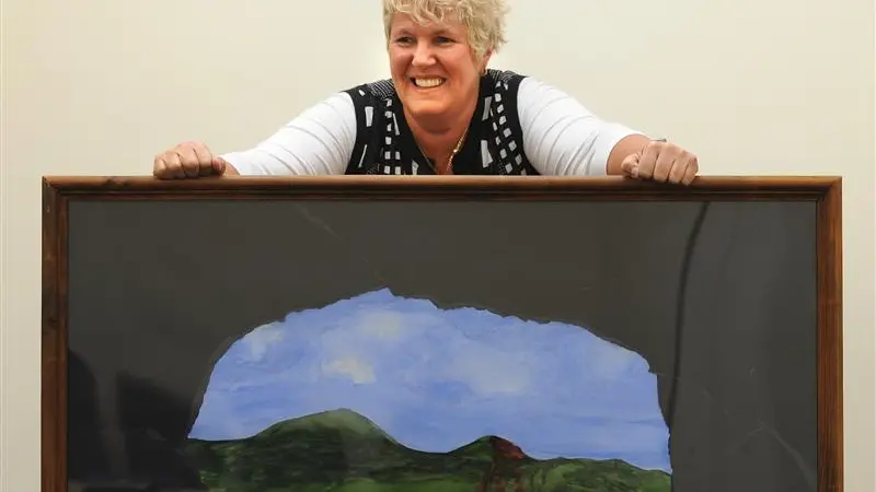 Artists feature hill controversy