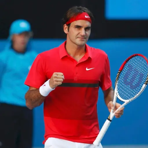 Tennis: Federer easily into Aussie Open quarters
