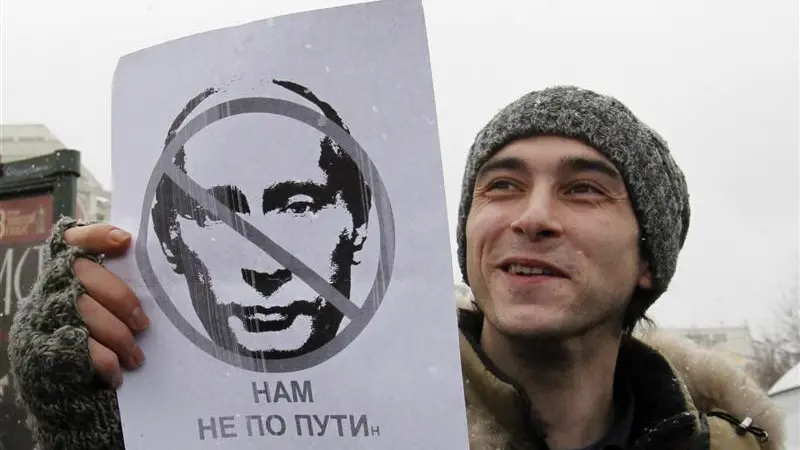 Putin's grasp on power becoming more fragile