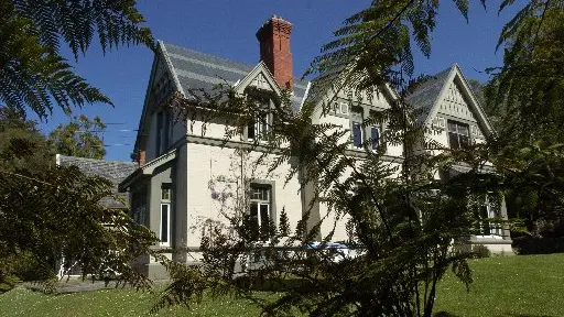 Ferntree Lodge back on market after deal falls through