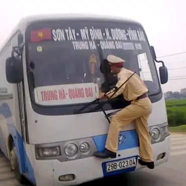 Rogue driver takes cop on wild ride